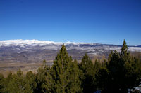 Joli panorama sur la Cerdagne franaise, au fond, les crtes enneiges depuis le Puig Carlit jusqu_au Roc Ngre