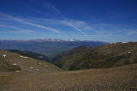 Le vallon du Rec de la Coma Dola, la Cerdagne et le massif du Carlit au fond depuis la crte frontire menant au Puigmal d4err