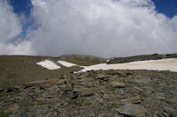 Vue au Sud du Puigmal d'Err, le cote Espagnol est dans les nuages