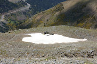 Une cabane ruinee en descendant vers le vallon de la Ribera d'Err