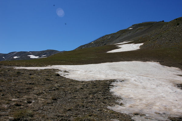 Encore quelques plaques de neiges en remontant vers Els Clots de Duraneu