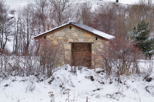 Une cabane sous la Coma d_Enlla