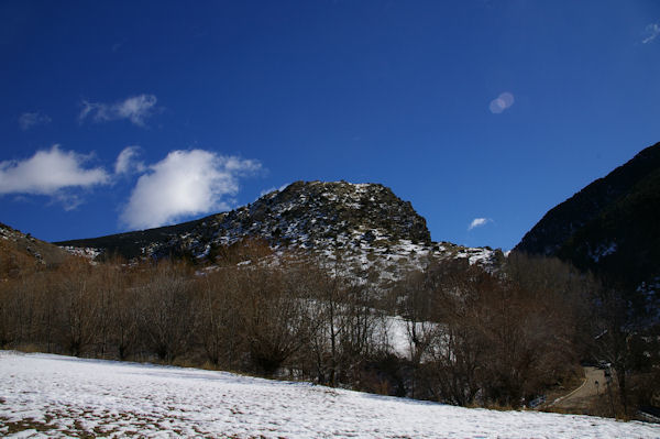 El Lladre au sommet duquel se trouve la chapelle Sant Feliu