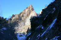 Un pic bien fier au dessus des gorges du Sgre