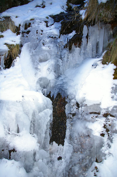 Ambiance glacire dans les gorges du Sgre