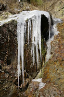 Ambiance glacire dans les gorges du Sgre