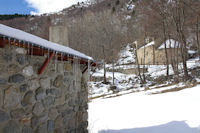 La chapelle de Sant Marti d_Envalls et un abri pastoral