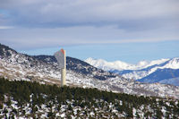 La centrale solaire Themis, au fond, le Pic du Canigou