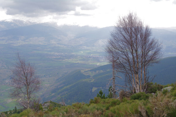 L_Enclave de Llivia au soleil depuis la Serra de la Tosa