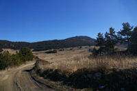 La campagne de La Prada, au fond, le Puig de la Tossa