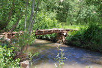 Petit pont sur le Bouguemez