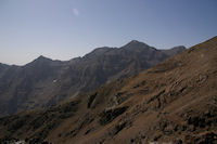 Le Toubkal mouchete d'un petit neve depuis le Tizi Ouguelzim