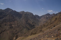 Le Toubkal et le haut de la valle d'Imlil, le Tizi n Ouagane et le Ouanoukrim  droite