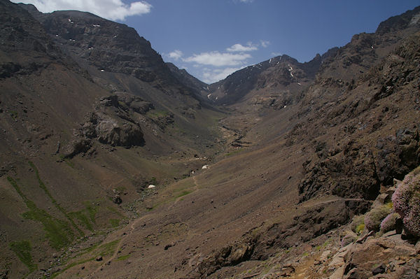 Le haut de la valle d'Imlil, le Tizi n Ouagane au fond