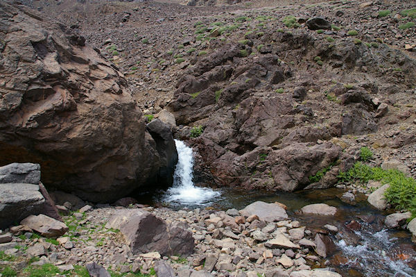 Une petite cascade sur le torrent de la valle d'Imlil