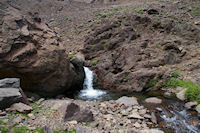 Une petite cascade sur le torrent de la vallee d'Imlil