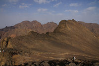 Au premier pla, le Toubkal Ouest, au fond, l'Ouanoukrim