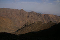 Au fond, la crete de l'Aguelzim