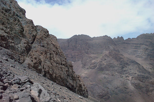 Paysage minral en redescendant du Toubkal