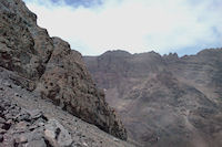 Paysage mineral en redescendant du Toubkal