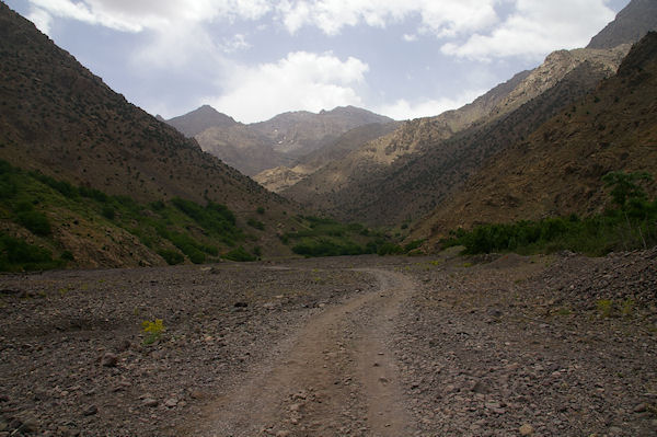 La valle de l'Assif n Isougouane remontant vers Sidi Samharouch