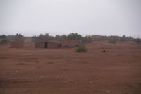 Des habitations au bord du Draa
