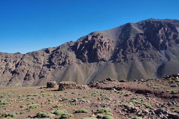 Campement de nomades sur le plateau de Tinoughrine
