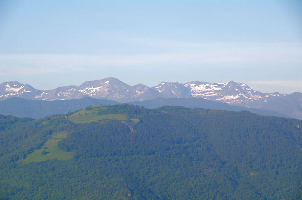 De gauche  droite, le Pic de Tartereau, le Pic de Serre Haute, le Pic de Canejan et le Pic de Crabre