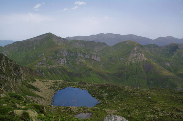 L_Etang d_Alate, le Mont Garias, le Pic de Girantes et derrire, le Pic des Trois Seigneurs