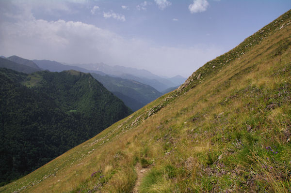 Le chemin en balcon sous Des Fouzes