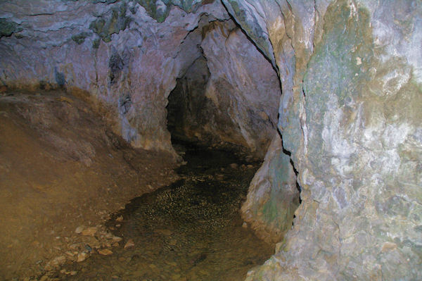 Une grotte entre Coumescure et Ngre