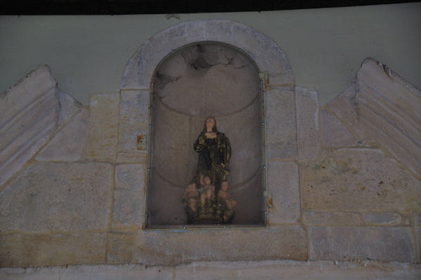 A l_entre de l_glise de Lavelanet
