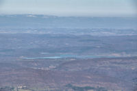 Le Lac Montbel, au loin, le Pic de Nore enneig