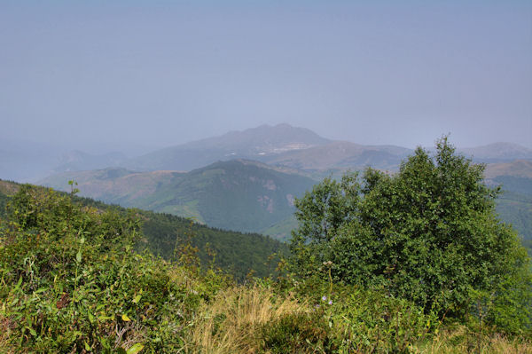 Au loin, le Pic de St Barthelemy et le Pic de Soularac