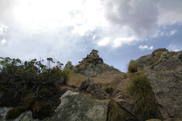 Le cairn sommital de la Dent d_Orlu