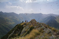 Sommet secondaire de la Dent d_Orlu, envahissement de fourmis volantes