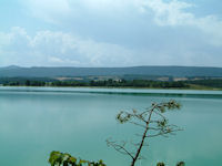 Le Lac Montbel depuis la foret de Leran