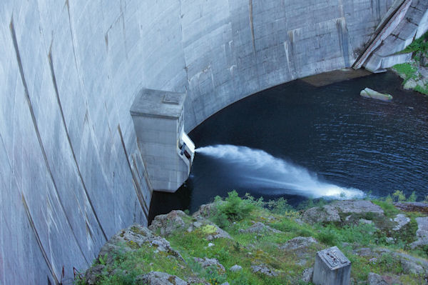 Le barrage de l_Etang de Laparan