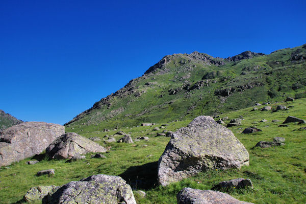 La cabane de Garsan et le Pic de Pradel