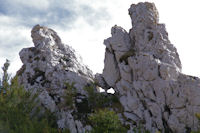 Dentelle en montant au Roc de la Lauzade