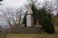 Une stele a la memoire de Resistants tues sous le Roc de Louis