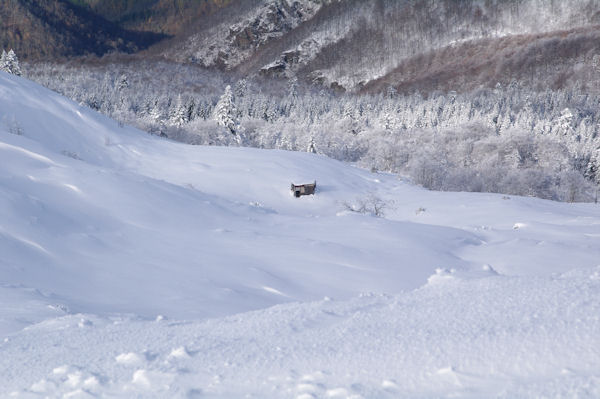 Une cabanne sous le Pic de la Lauzate