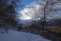 En descendant la piste menant au refuge de l_Aynat