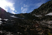 La montee vers l'Etang du Montcalm, a gauche, la Pointe du Montcalm