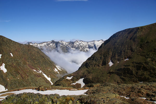 Le vallon d_Estats, au fond, les crtes du Pic Rouge de Bassis