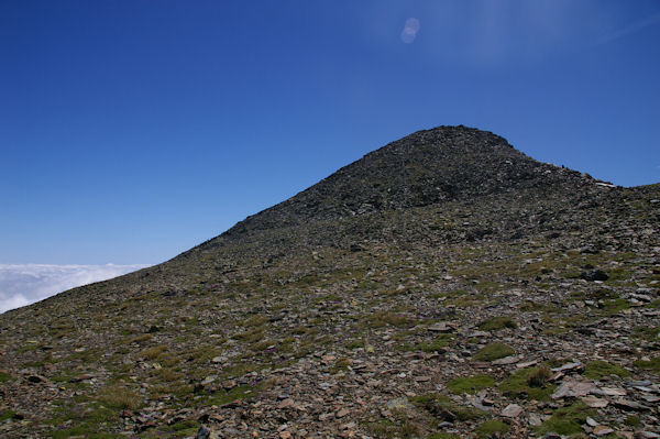 Les dernires pentes donnant accs au Pic du Montcalm