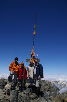 Des pyreneistes heureux, Jacques, Alexandre, Brenard et Fred au sommet du Pic d'Estats