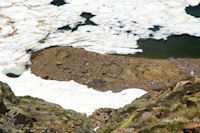 Dessins de pierres sur les bords de l'Etang d'Estats