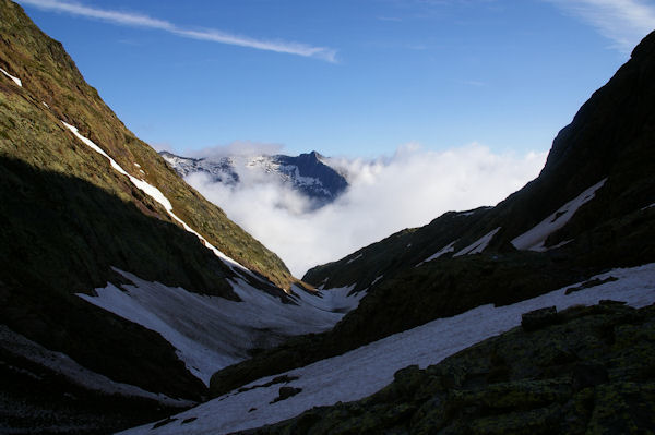 Le vallon d_Estats, au fond, le Pic Rouge de Bassis