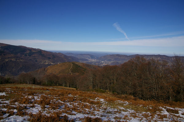 Au fond, Foix depuis la route forestire de Font Frde